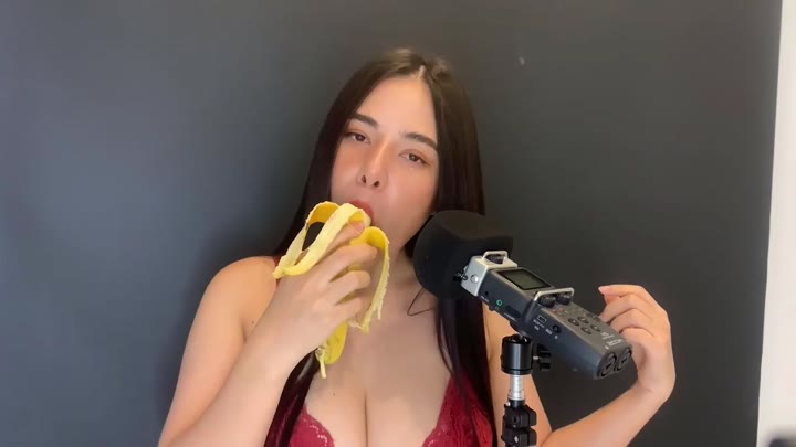 Watch Wan’s Banana Sucking ASMR Leaked Video