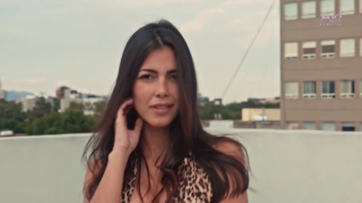 Watch Ari Dugarte’s Sizzling Leopard Thong Slingkini