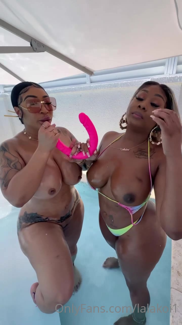 Watch Tokyo Ass
Lala Koi’s Big Ass Shakes Tokyo