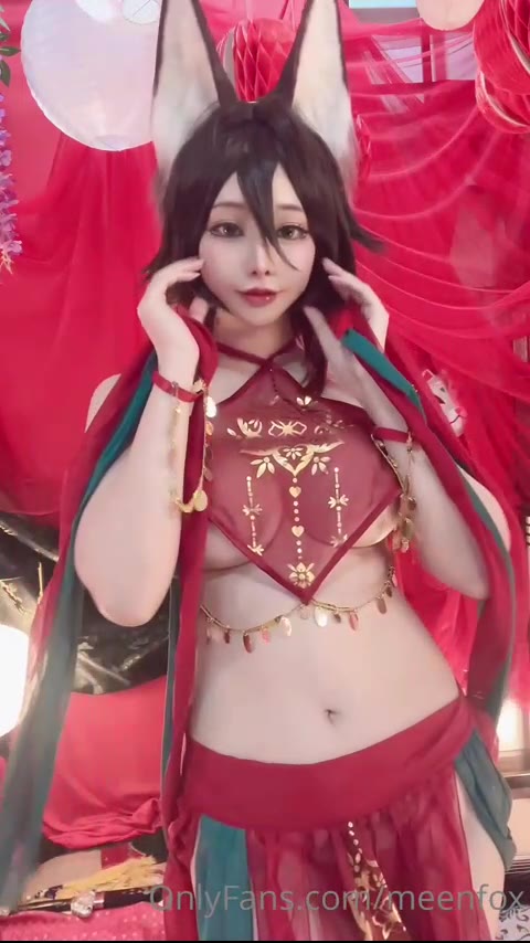 Watch Meenfox Dances in Sultry Honkai Cosplay