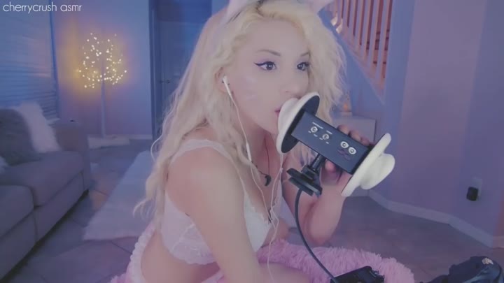 Watch Cherry Crush Licks Ears in Video