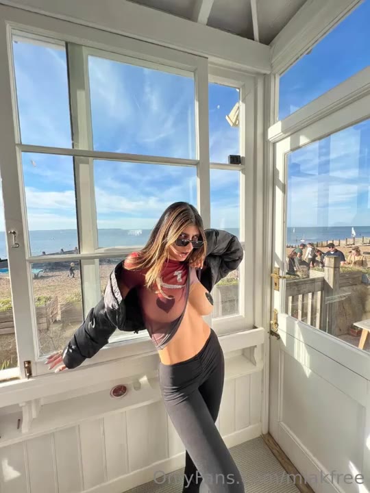 Watch Mia Khalifa Leaks Stunning Balcony Strip