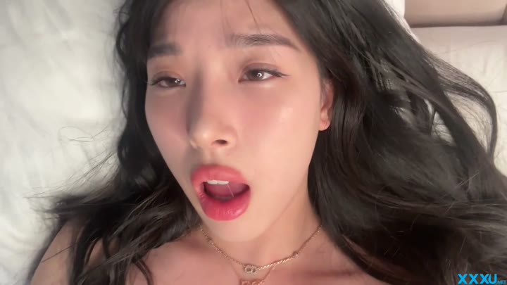 Watch Elle Lee Moaning While She Touches Her Tits