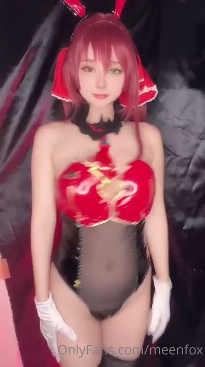 Watch cute asian cosplayer Meenfox reveals her boobs