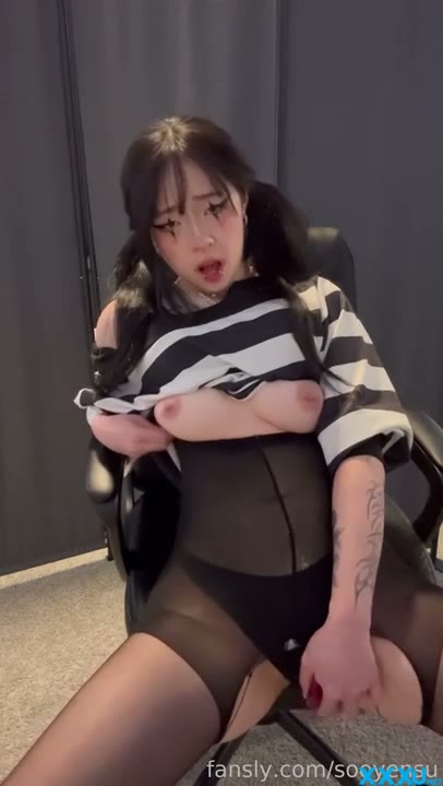 Watch Goth Star Sooyensu Masturbates on Gaming Chair