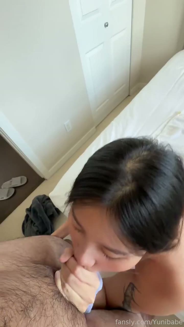 Watch Yunniyung Gets Fucked In The Bed