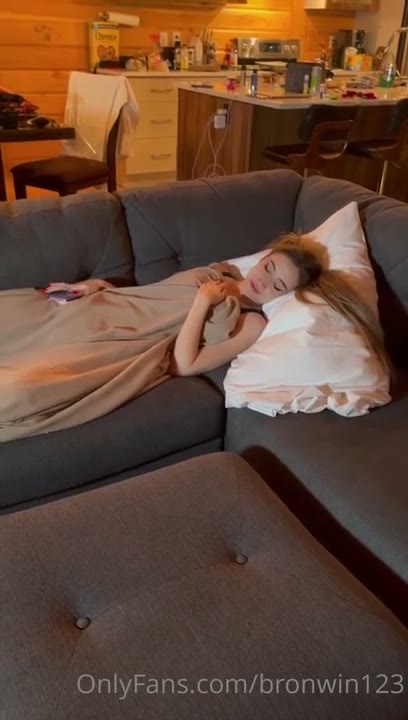 Watch Bronwin Aurora OnlyFans Leaked – Threesome with Blowjob & Facial