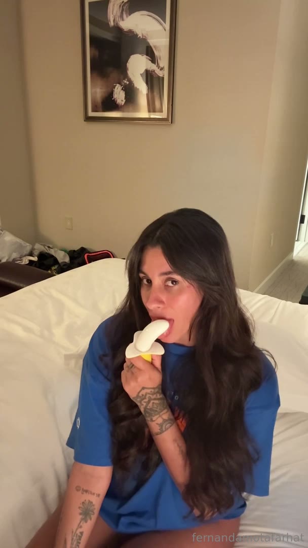 Watch Fernanda Mota Farhat Rubs Her Pussy ‘Til It Cums