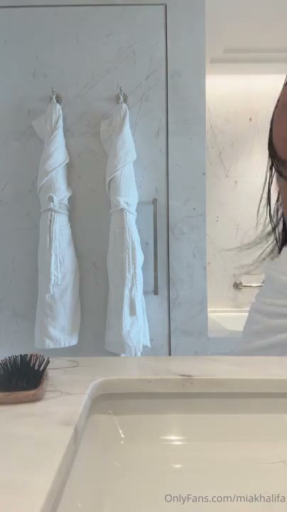 Watch Mia Khalifa Hot Post Shower Stripteasing