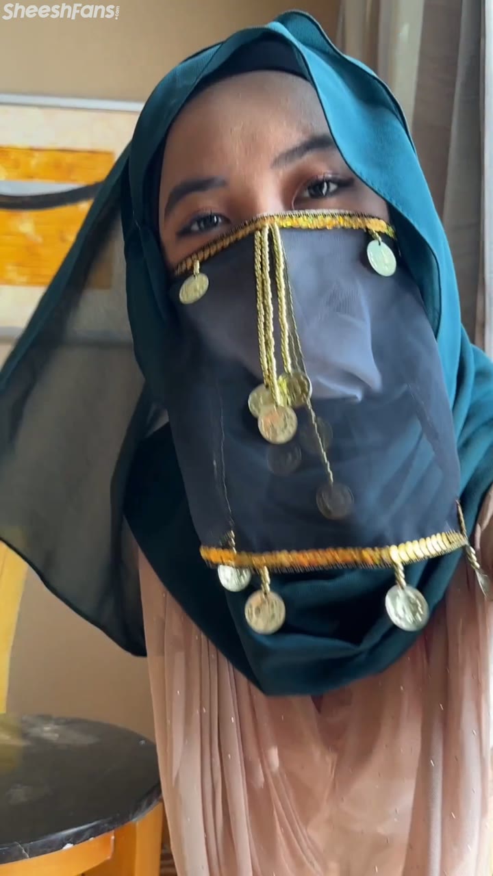 Watch Princess Azalea Green Veil Lace Bra Tease Big Tits Exposed Gold Chain Face Cover