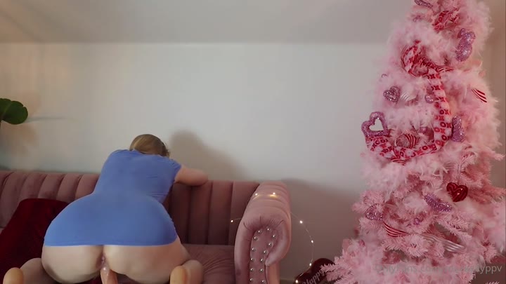 Watch Rose Kelly Naked Riding a Dildo on Valentine’s Day