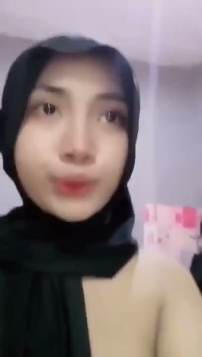 Watch Bokep Indo Chella Dini Cantik Sange Lagi Pakai Jilbab Colmek