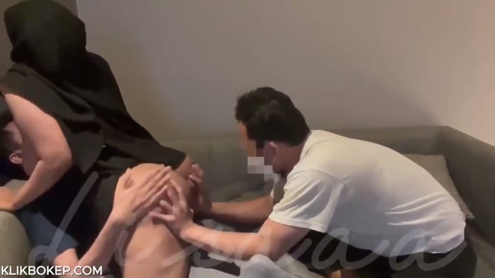Watch Bokep Indo Lisa Queen Pakai Kerudung Ngentot Threesome