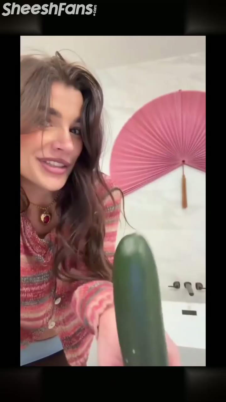 Watch Ari Kytsya Pleasures Herself With A Fresh Cucumber