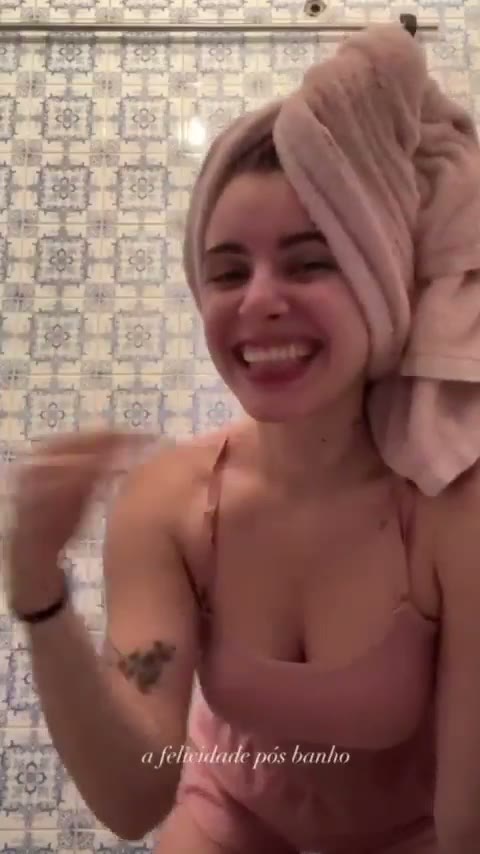 Watch Catarina Paolino – Sexy in bath!!! So hot