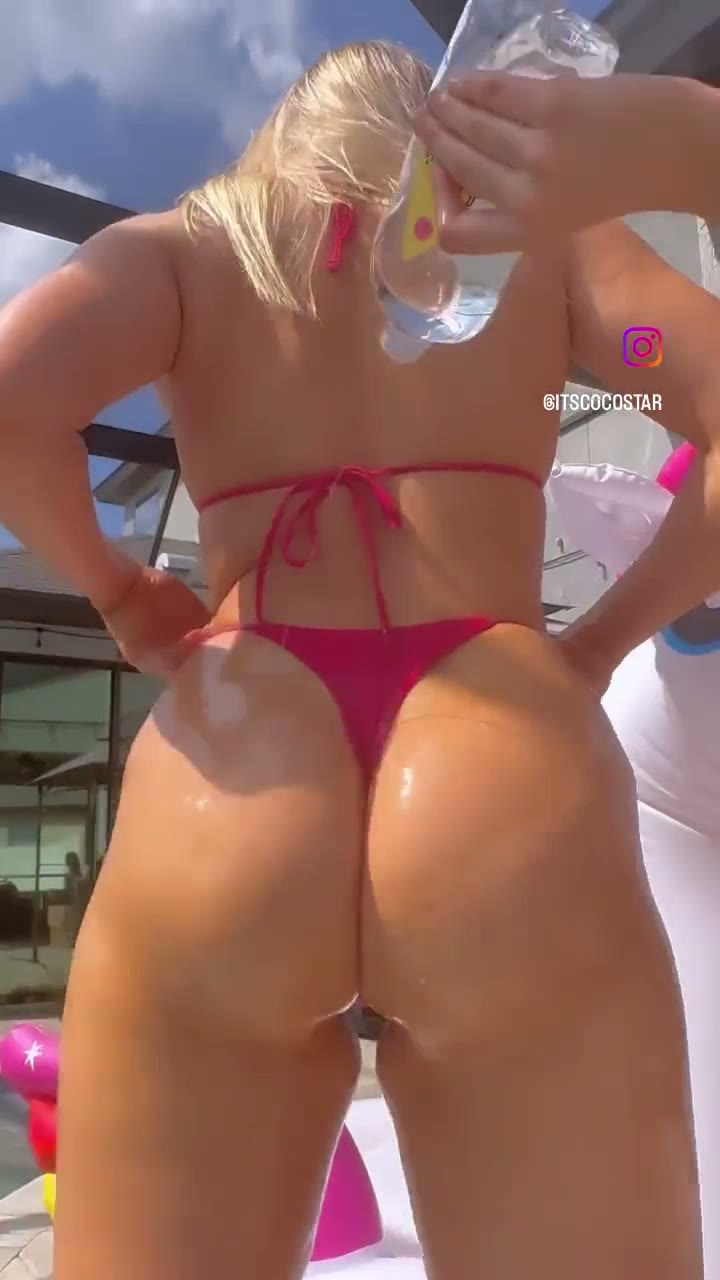Watch Cocokoma show big ass in the pool!!! New Onlyfans video leaked