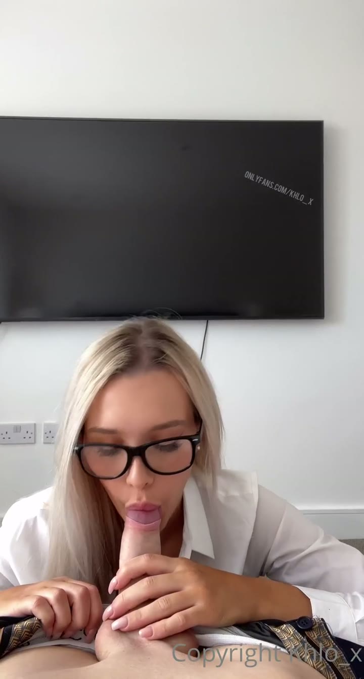 Watch College Girl Khloe Knowles Fucks Her Professor 32320