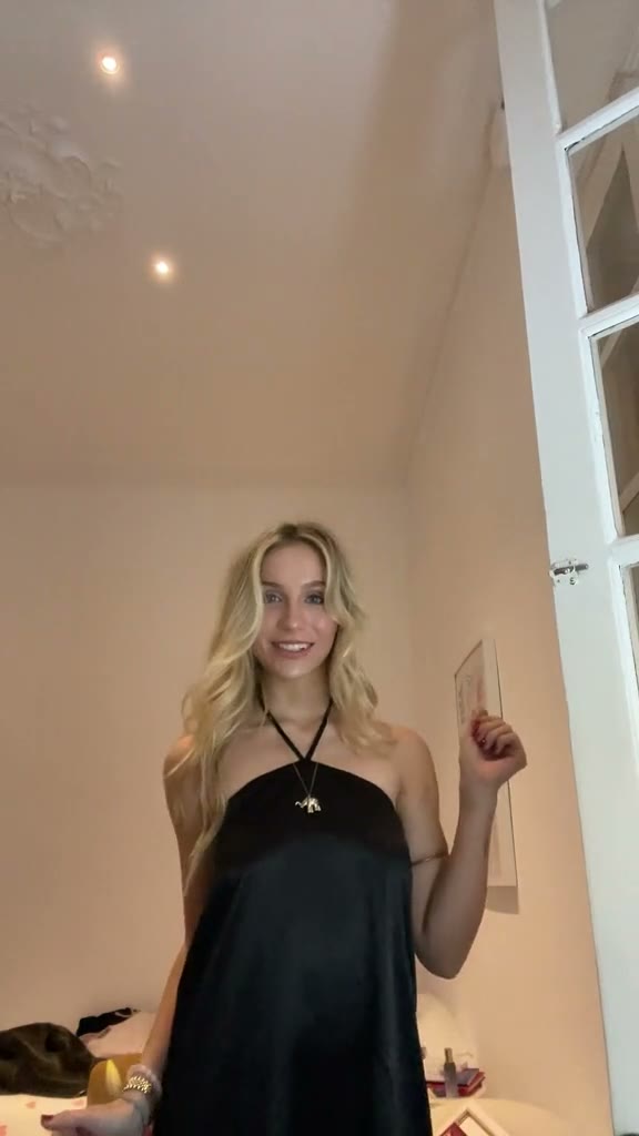 Watch Ema louise!!! Nude show with erotic body – Viral video