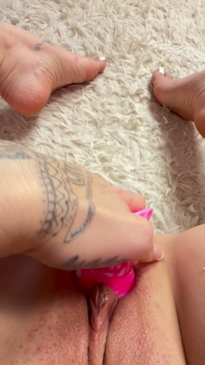 Watch Gigi Nova Seduces While Riding Her Dildo