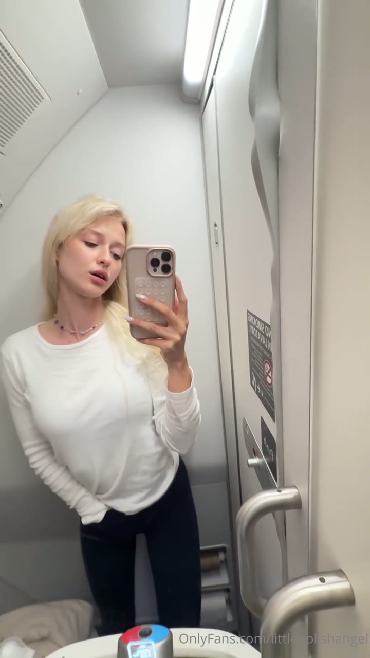 Watch Lena Polanski OnlyFans – Masturbates on airplane toilet