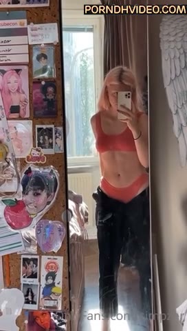 Watch LinzorSimpzor show erotic body in bedroom!!! So hot