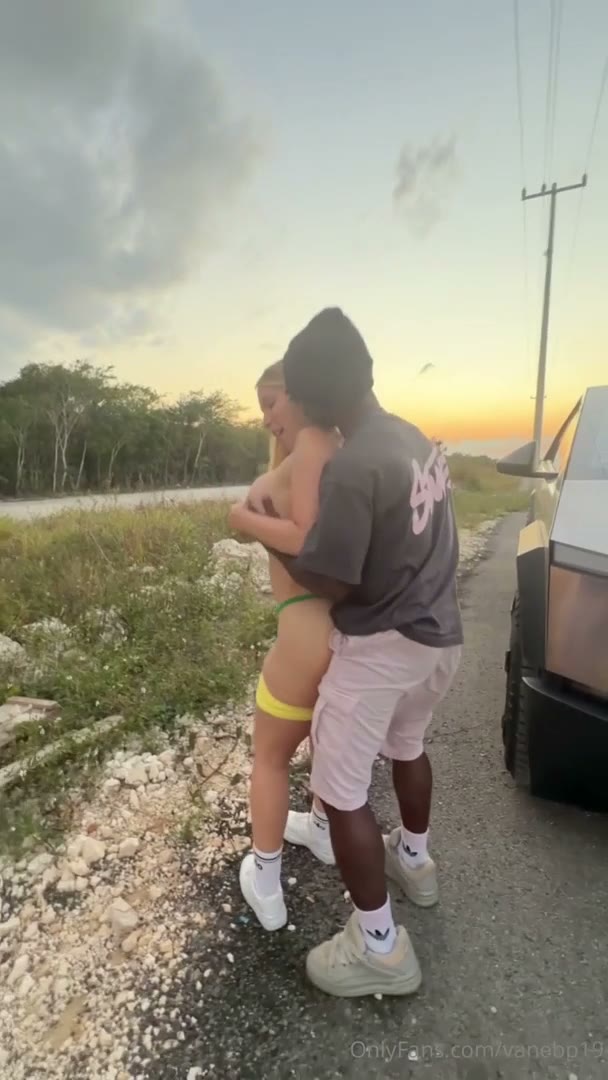 Watch Vanessa Bohorquez OnlyFans – Gets fucked by a BBC on the roadside