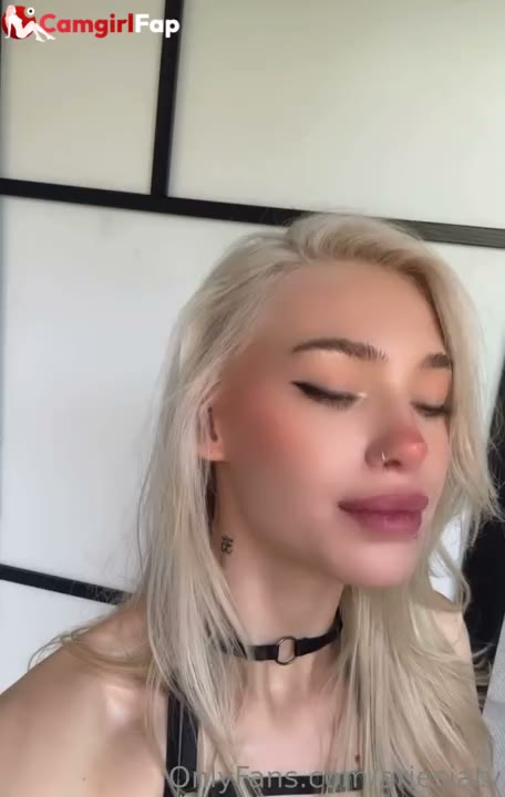 Watch Whosari1414 Onlyfans Does Her Best To Suck Cock Deeply