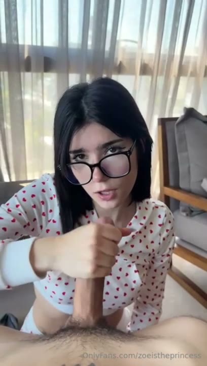 Watch Zoe Is The Princess Starts The Day By Sucking Her Master’s Dick