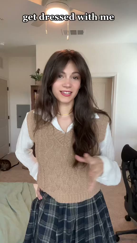 Watch AlexiaRaye try on…