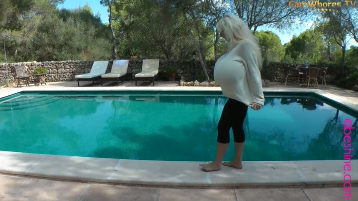 Watch Be 675 white sweater near the pool