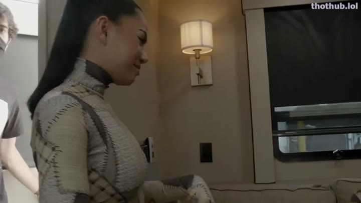 Watch Bella Poarch!!! Sexy with her friends – New video update