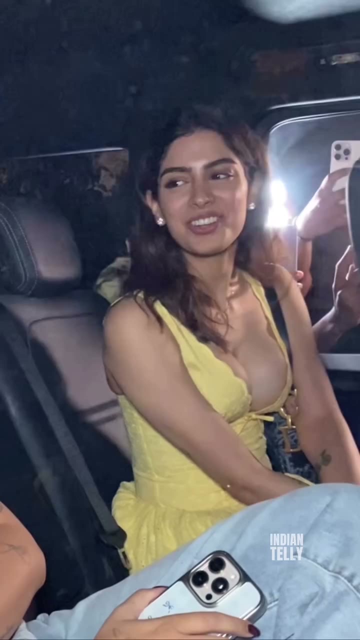 Watch Khushi Kapoor Showing Off Her Big Boobs