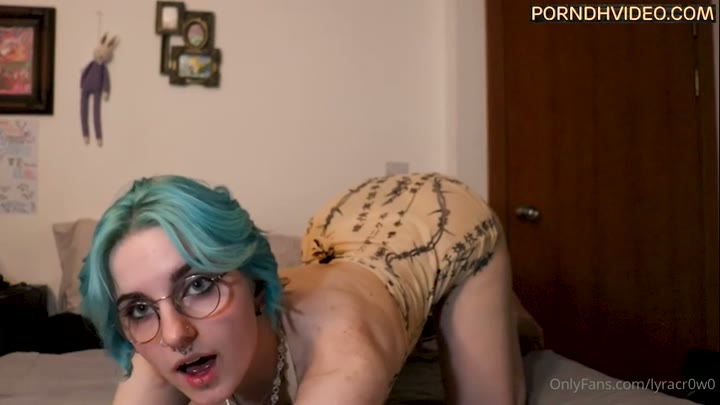Watch LyraCr0w0 naked big ass