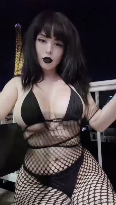 Watch Pinkchyu Teasing In Her Sexy Black Lingerie
