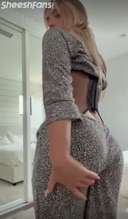 Watch Piper Rockelle Flashes Her Perfect Bare Buttocks